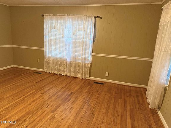 3rd image of 1324 Hillside Dr