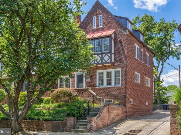 1706 Surrey Ln NW, Washington, DC 20007