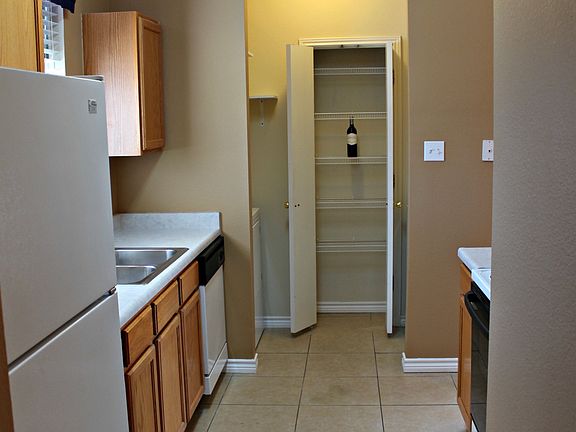 4th image of 2615 Crown Arbor Dr