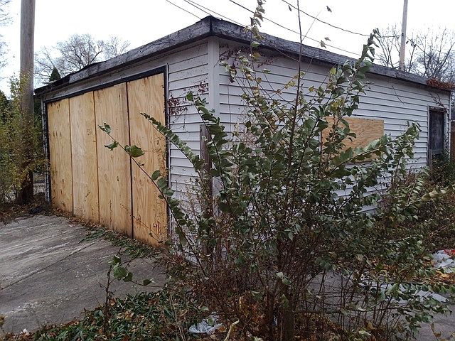 2nd image of 12011 S Lafayette Ave