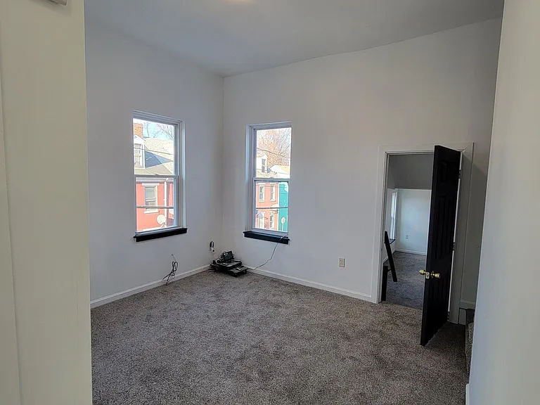 139 N Pine St — Photo 17