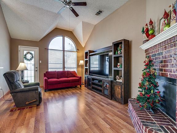 3rd image of 5813 Cypress Dr