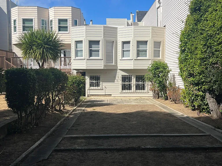 2645 Chestnut St — Photo 24