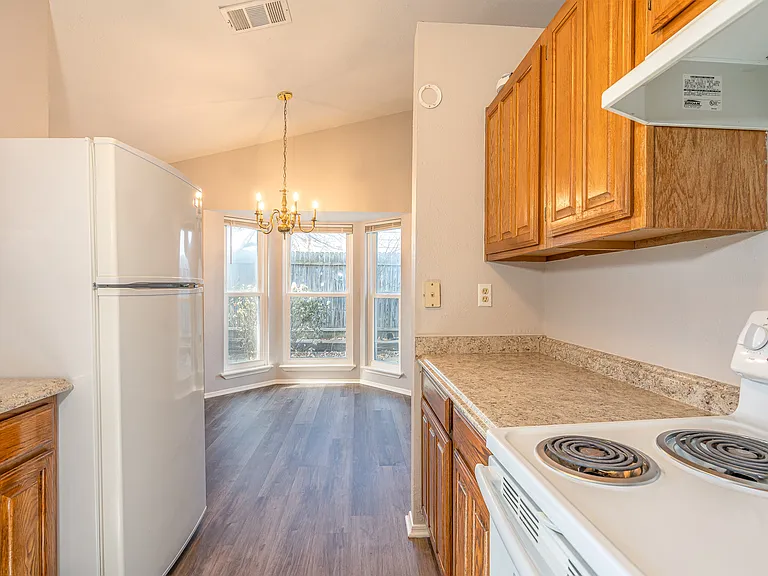 2911 Forest Creek Dr — Photo 13
