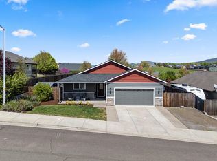 914 Sellwood Dr, Eagle Point, OR 97524