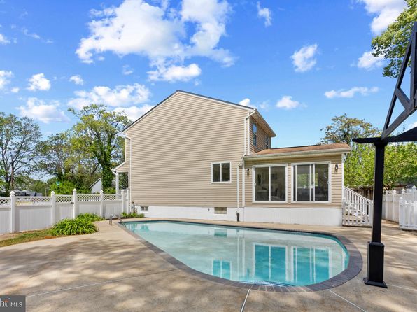 749 201st St, Pasadena, MD 21122