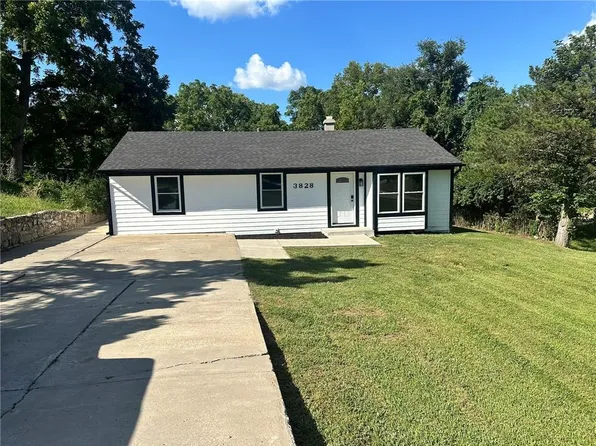 3828 E 93rd St, Kansas City, MO 64132