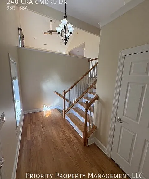 240 Craigmore Dr — Photo 3
