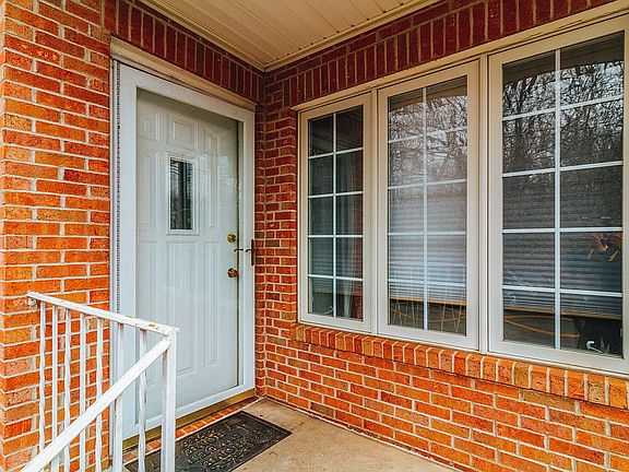 5th image of 303 Corbin Ave