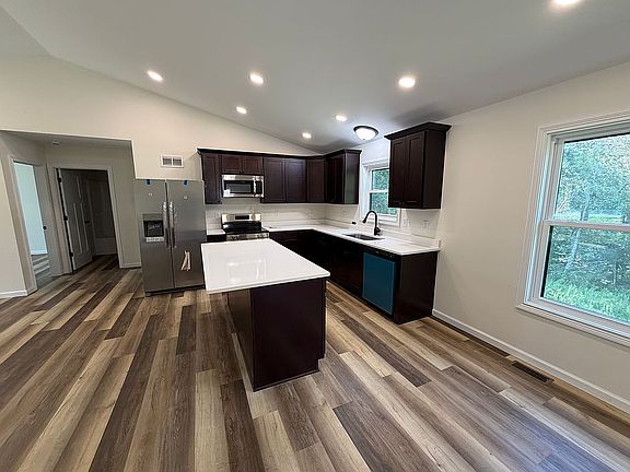 3rd image of 800 Pope Rd