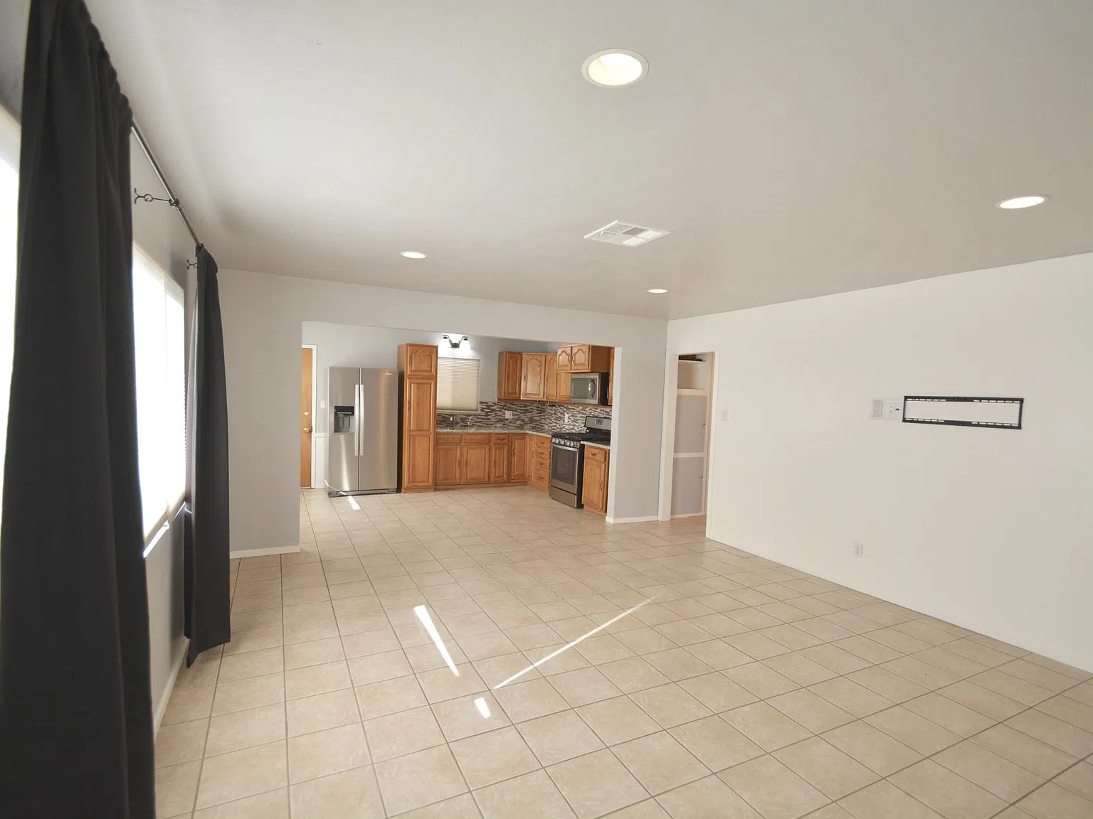2 bed, 900 sqft, $2,695 — Photo 2