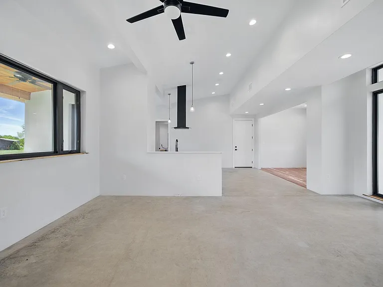 1800 Man O War Dr — Photo 10