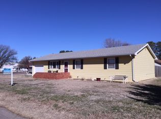227 E 20th St, Larned, KS 67550