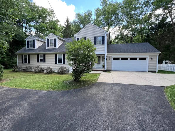 75 Olive St, Chagrin Falls, OH 44022