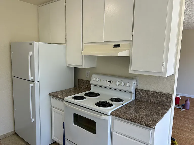 437 Grand Ave #14 — Photo 7