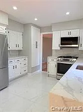 10 Elderwood Ln — Photo 3