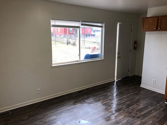 5th image of 22401 Strassburg Ave