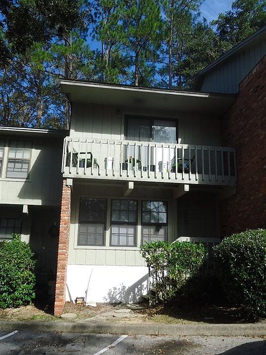 1st image of 2205 Timberwood Cir N