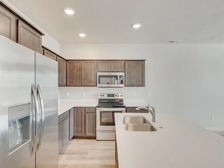 11223 W Knightsbridge Ct — Photo 7