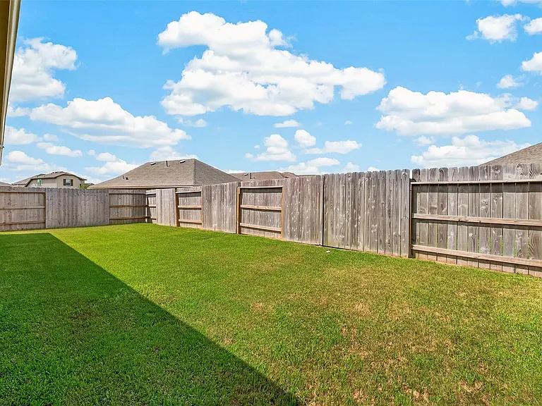 2605 Golden Palms Ln — Photo 39