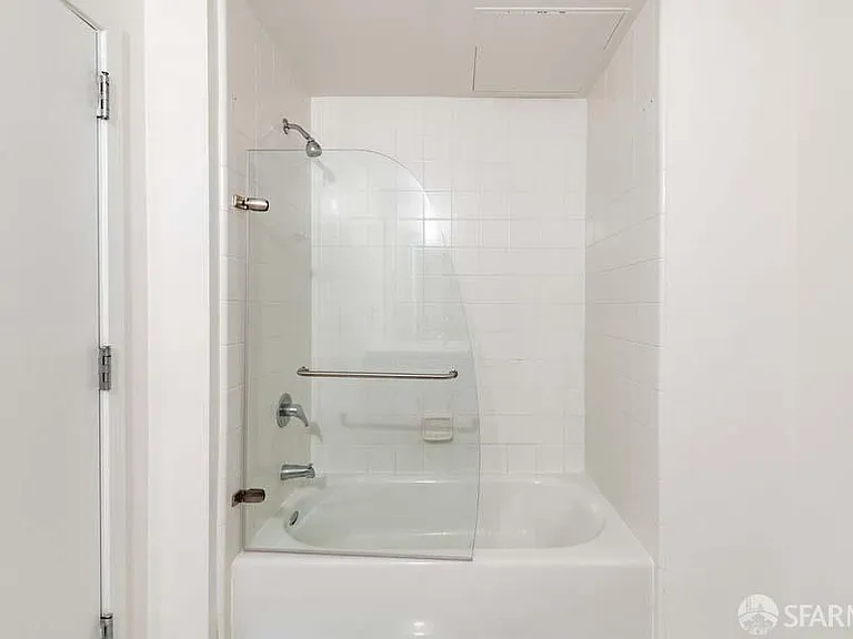 260 King St #717 — Photo 14