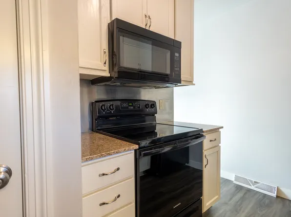 5 W Melgaard Rd APT 3, Aberdeen, SD 57401