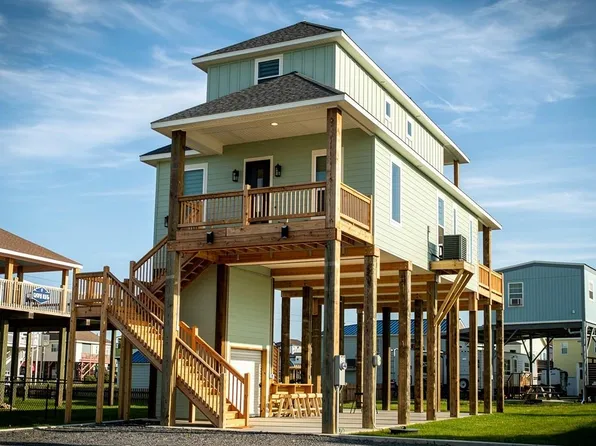 1998 Royalville Ct, Crystal Beach, TX 77650