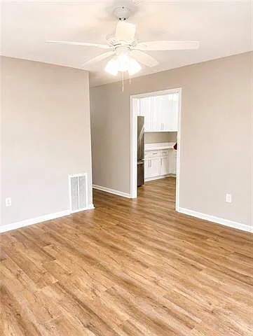 3 bed, 2.0 bath, 1300 sqft, $2,000 — Photo 2