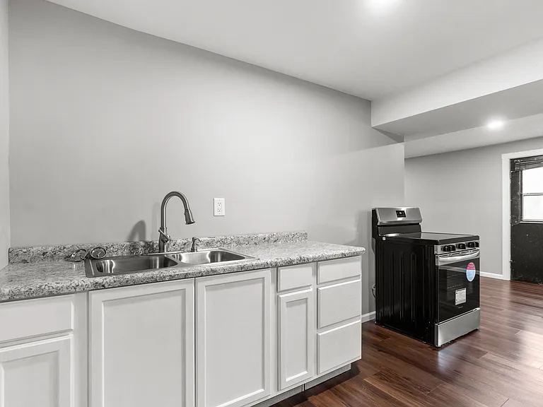 15111 Farnam Cir — Photo 22