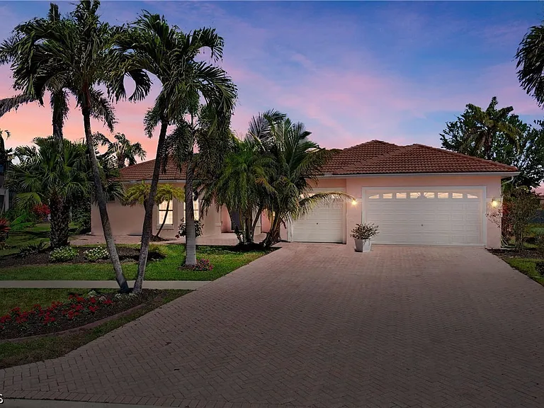 2202 Grove Dr — Photo 35