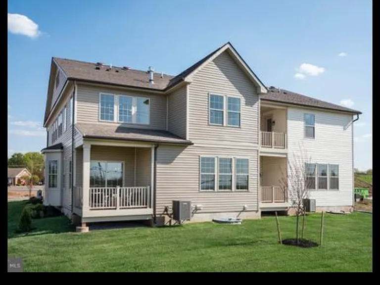 409 Sanctuary Ct — Photo 17