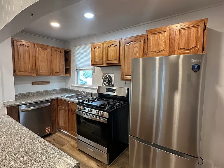 108 E Oregon St — Photo 8