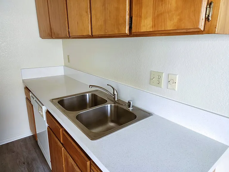 Villa Pacifica Apartments — Photo 7