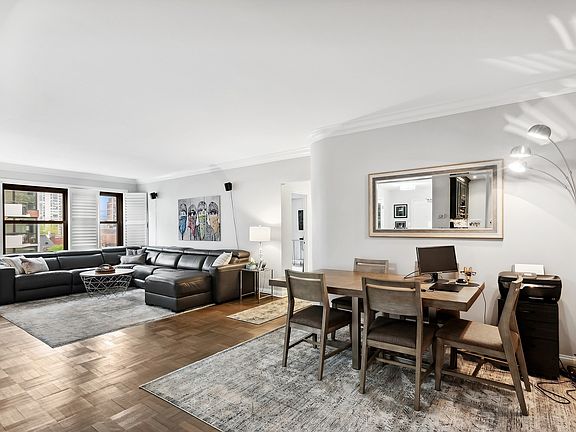 3rd image of 1335 N Astor St APT 8A