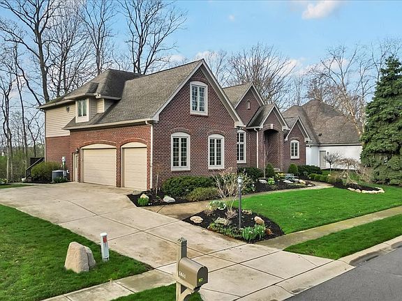 3rd image of 5861 Dawnwood Dr