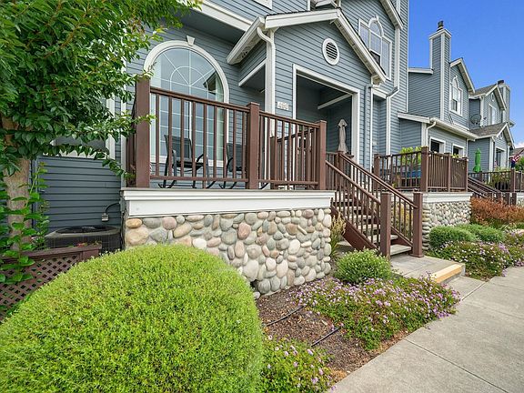4th image of 450 E E Street