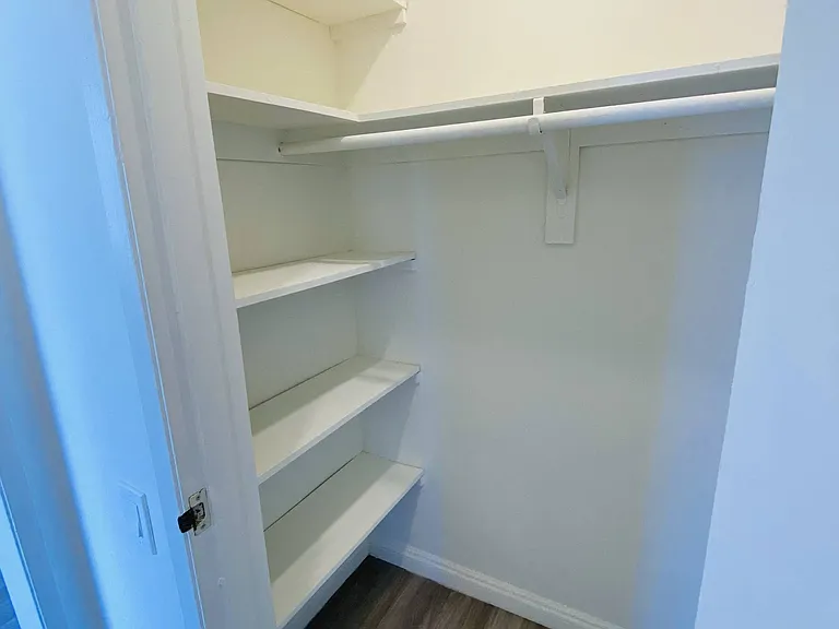 410 S Alexandria Ave — Photo 12