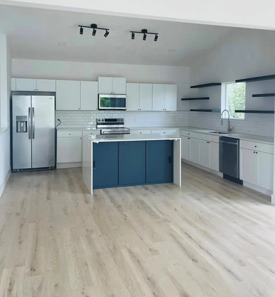 3 bed, 3.0 bath, 1967 sqft, $3,500 — Photo 3