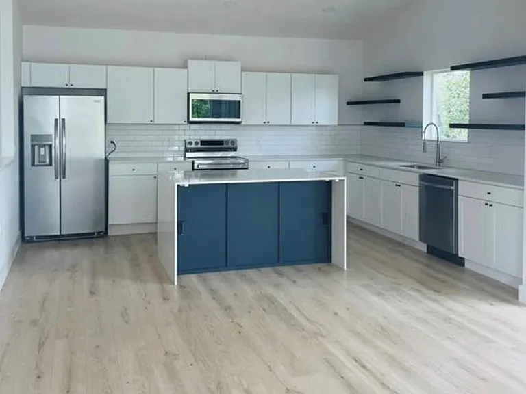 5010 Baker St — Photo 3