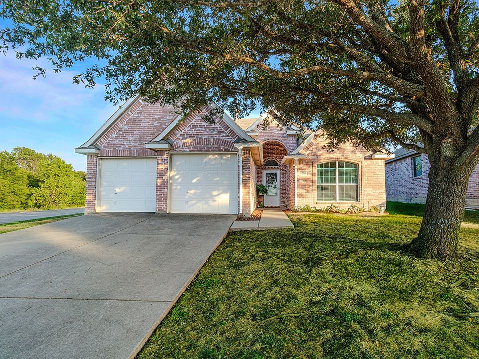 1st image of 200 Creekwood Dr
