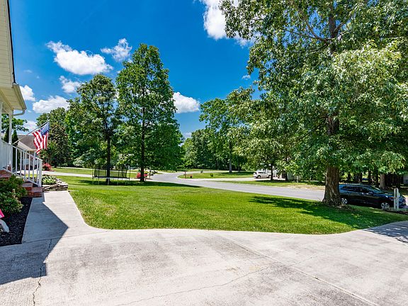 4th image of 618 Howard Leonard Rd