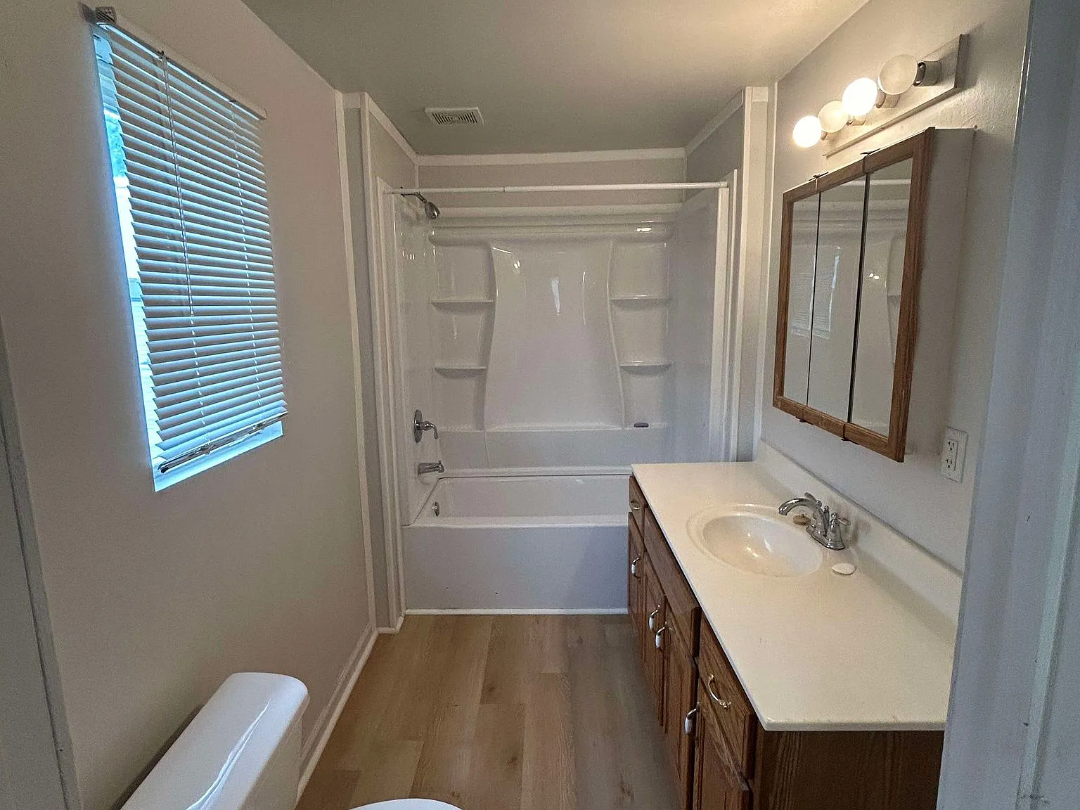 402 Elm St — Photo 1
