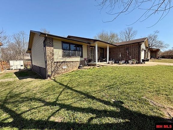 3rd image of 905 Shay Dr