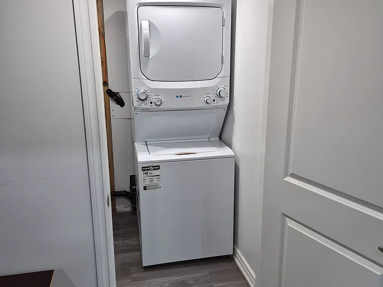 289 Ballard St S — Photo 17