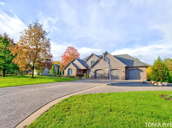 3445 Elk Dr, Zeeland, MI 49464