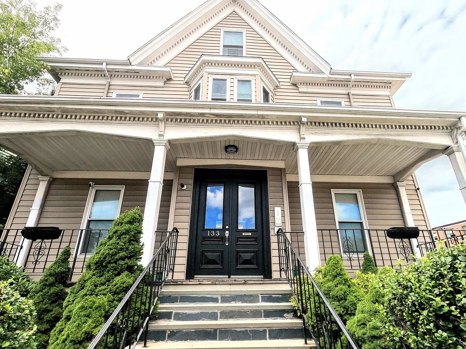 3 bed, 2.0 bath, 1500 sqft, $4,300 — Photo 4