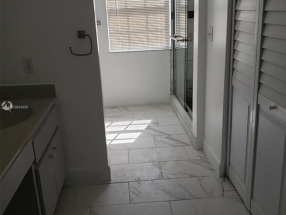 5th image of 2420 NE 36th St #1