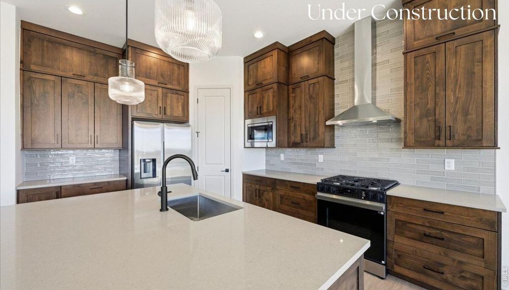 823 Clydesdale Dr