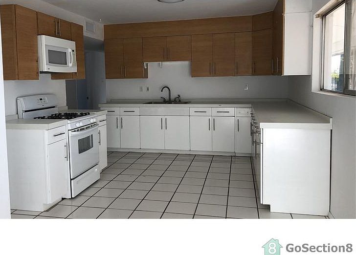 1st image of 722 N Yarbrough Dr #A