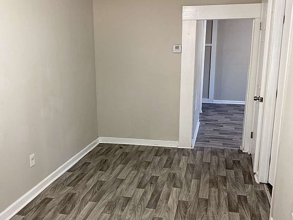 5th image of 1671 Oak St NE